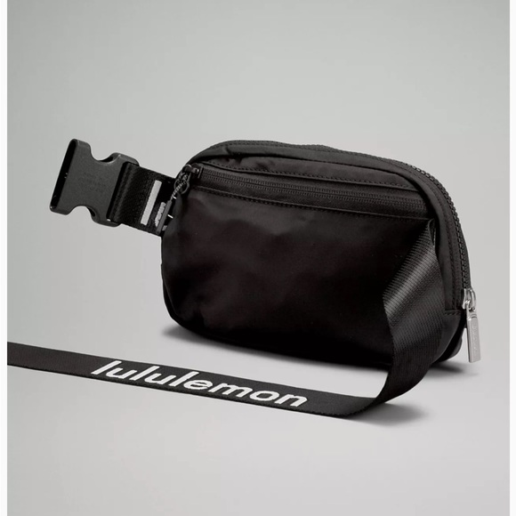 Lululemon Everywhere Belt Bag Wordmark Black - Picture 4 of 12